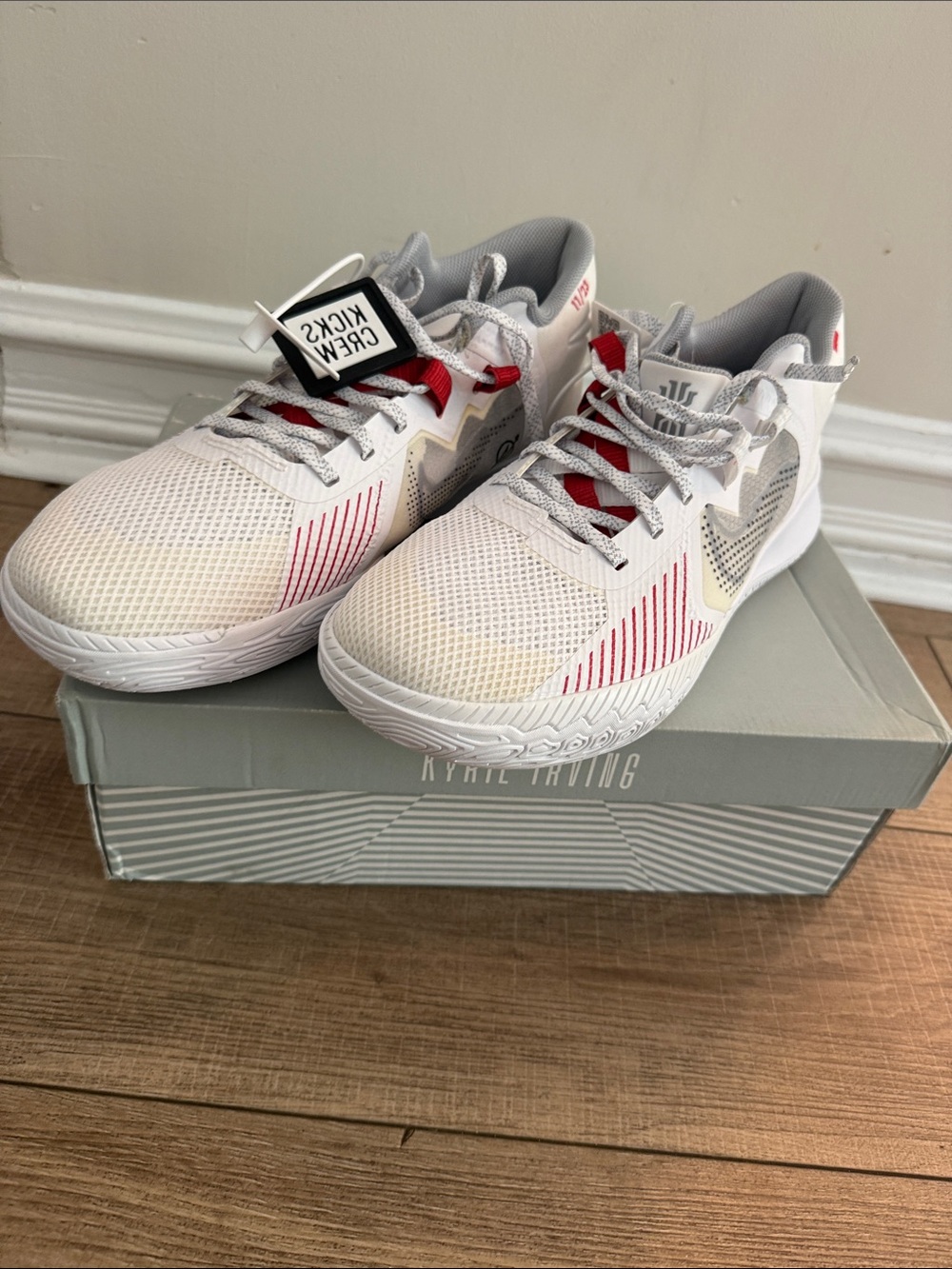 NWT Nike Kyrie Irving White/Red Basketball Shoes Size 12 Men’s